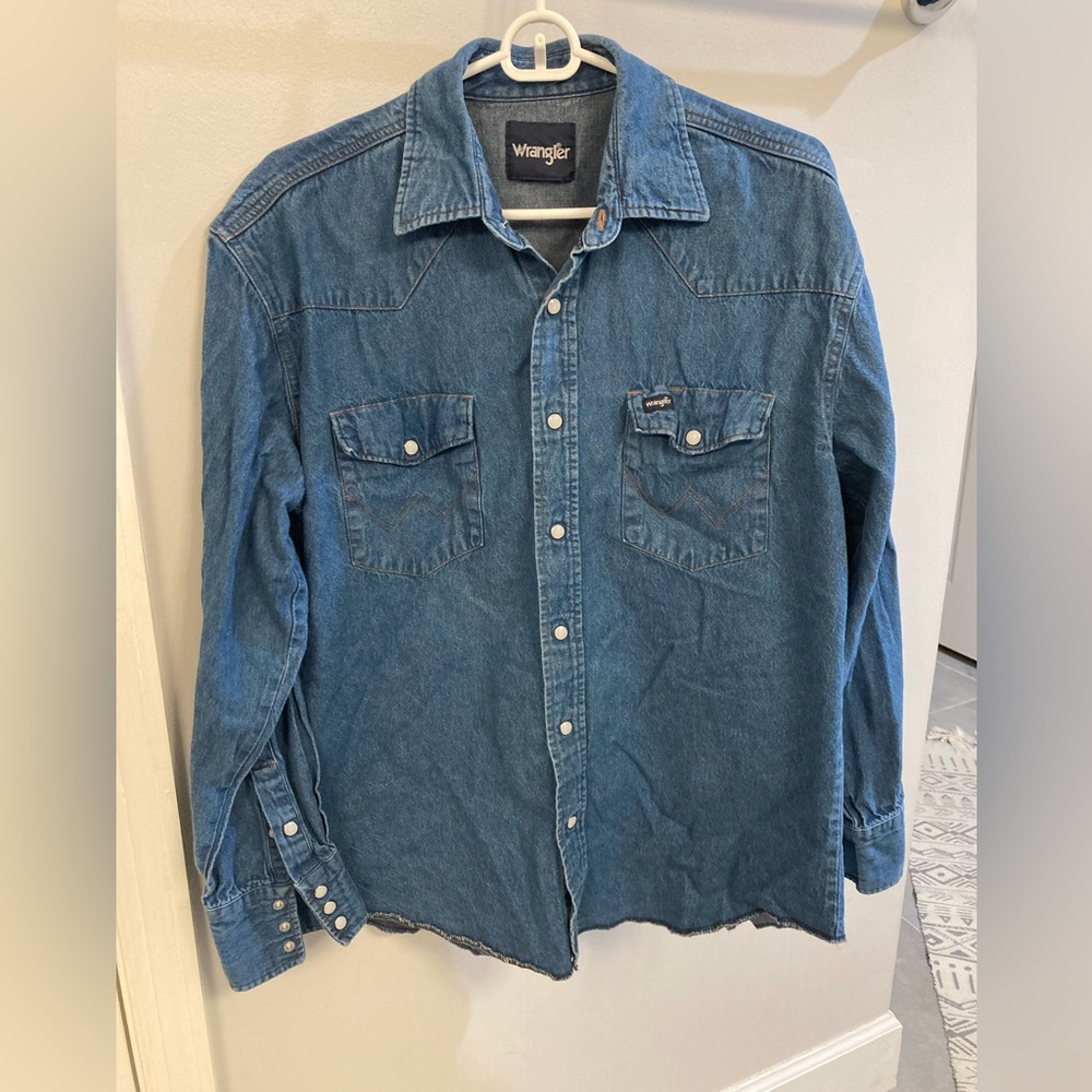 Wrangler Button down denim long sleeve with pearlized snap buttons fits like a L